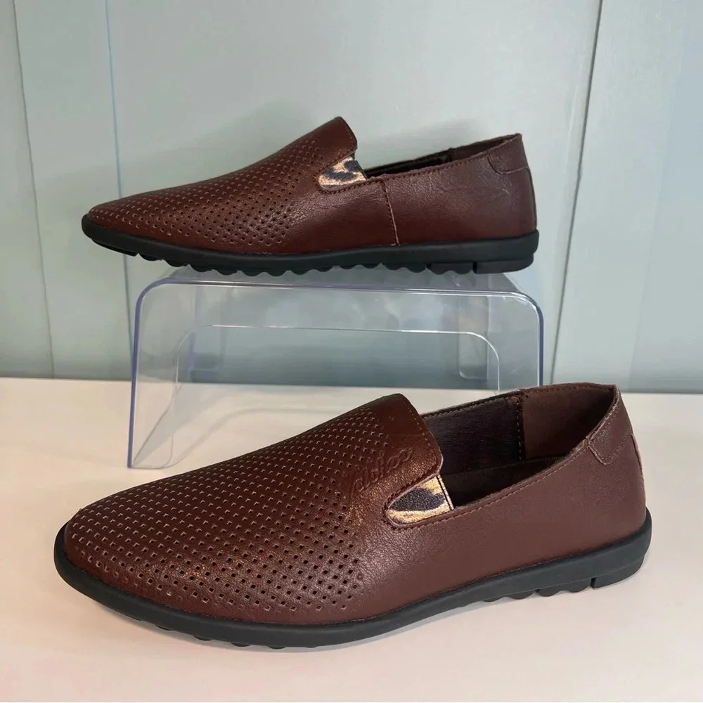 Clohoo Perforated Wine Colored Leather‎ Loafers. Size Euro 41/8. NWOT.
